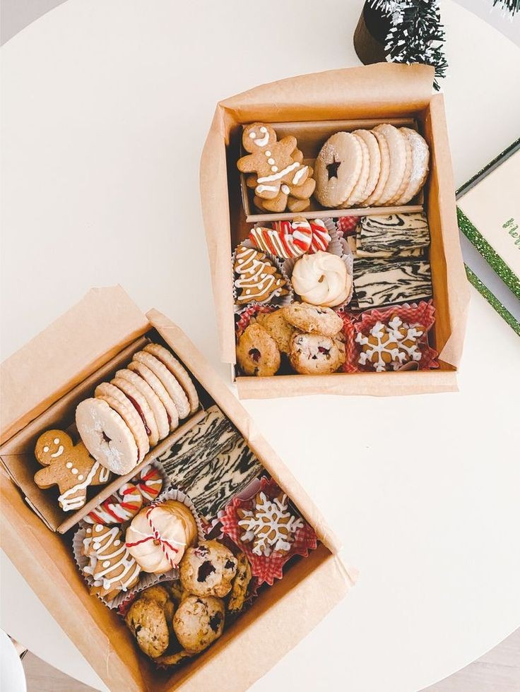 shaodejuin's tweet photo. GOOD MORNING AND MERRY XMAS! Have some sweet cookies for your sweet morning, everyone! ✨🎄💚🥨🍪🎀 https://t.co/F7eBKn529l