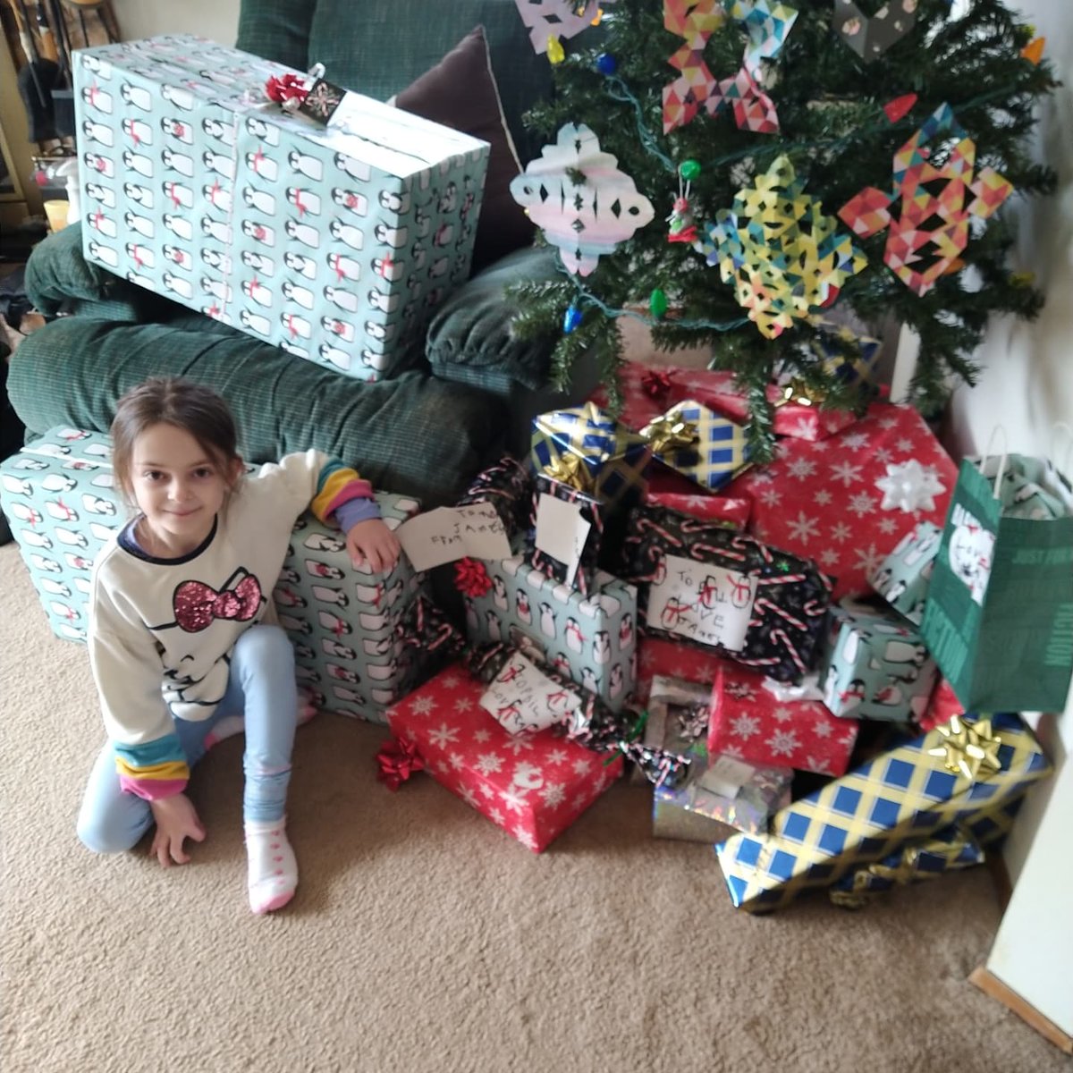 Algodoptables's tweet photo. @AlgoMoons and I want to say a HUGE THANK YOU and happy holidays to @D4Ocrypto, @JohnMLo, @Pwn4Malone, and everyone else in the #AlgoFam for the Algos you raised to help give our daughter an absolutely incredible Christmas! She loved all her presents and was really happy!!! https://t.co/etWu2QGc9D