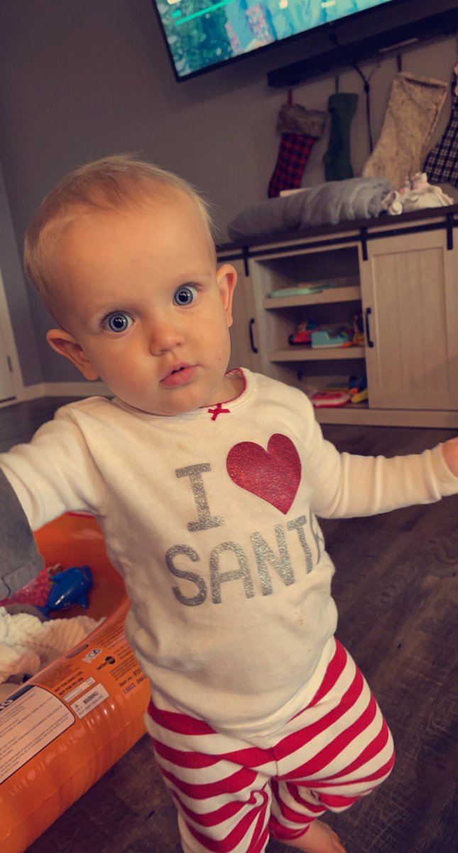 rbiddle2324's tweet photo. Doesn’t matter what kind of day, week, month or year we’ve had…seeing Harper Jane makes us all smile!! So thankful for our little family! @belinda_biddle @brookbiddle @kbiddle03 @BiddleTyler It’s not about what we have, it’s who we choose to spend our time with! https://t.co/6EkidcufMs