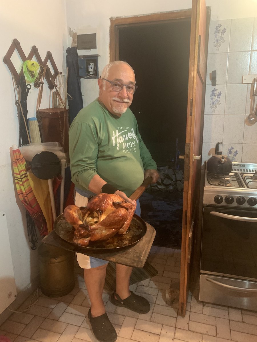 gracielaocana's tweet photo. Cena de Nochebuena ! Con Juan hicimos un pavo . Mis deseos de Paz, trabajo para todos mis seguidores. Feliz Navidad ! https://t.co/es8WNZfNUL