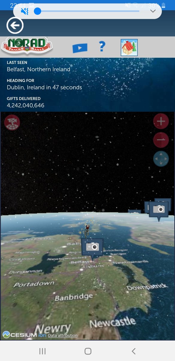 AnnMarButler's tweet photo. Quick! Lights out...he's on his way! #SantaTracker  #SantaClaus https://t.co/MefJ7bY1s0
