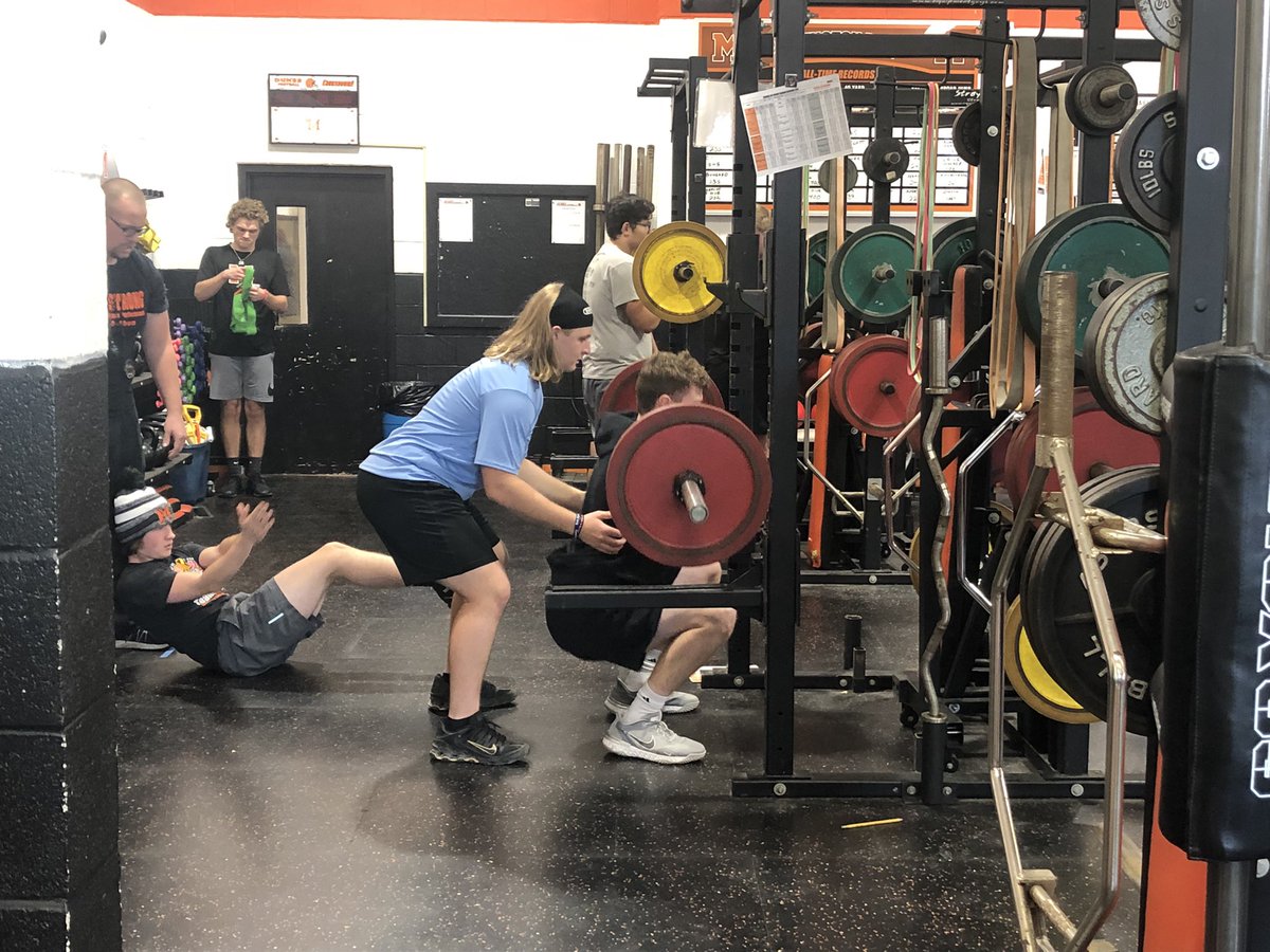 Diamond__Dukes's tweet photo. Proud of the work these guys are putting in!! We had a very good fall and a good winter so far!! We got guys getting work in at school at home and many other places! Lift heavy things…throw hard and hit it far!! https://t.co/MeKjyIBpY3