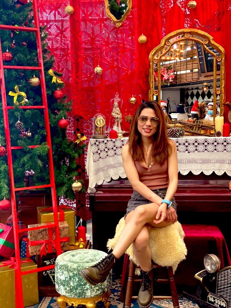 MargariNYC's tweet photo. Merry Christmas 🎁🎄 พอเป็นของขวัญให้ใครได้บ้างน้า…… #ชอบผู้หญิง #เลสเบี้ยน #มีแฟนเป็นผู้หญิงแต่โคตรมีความสุข https://t.co/AFbuuEcNMN