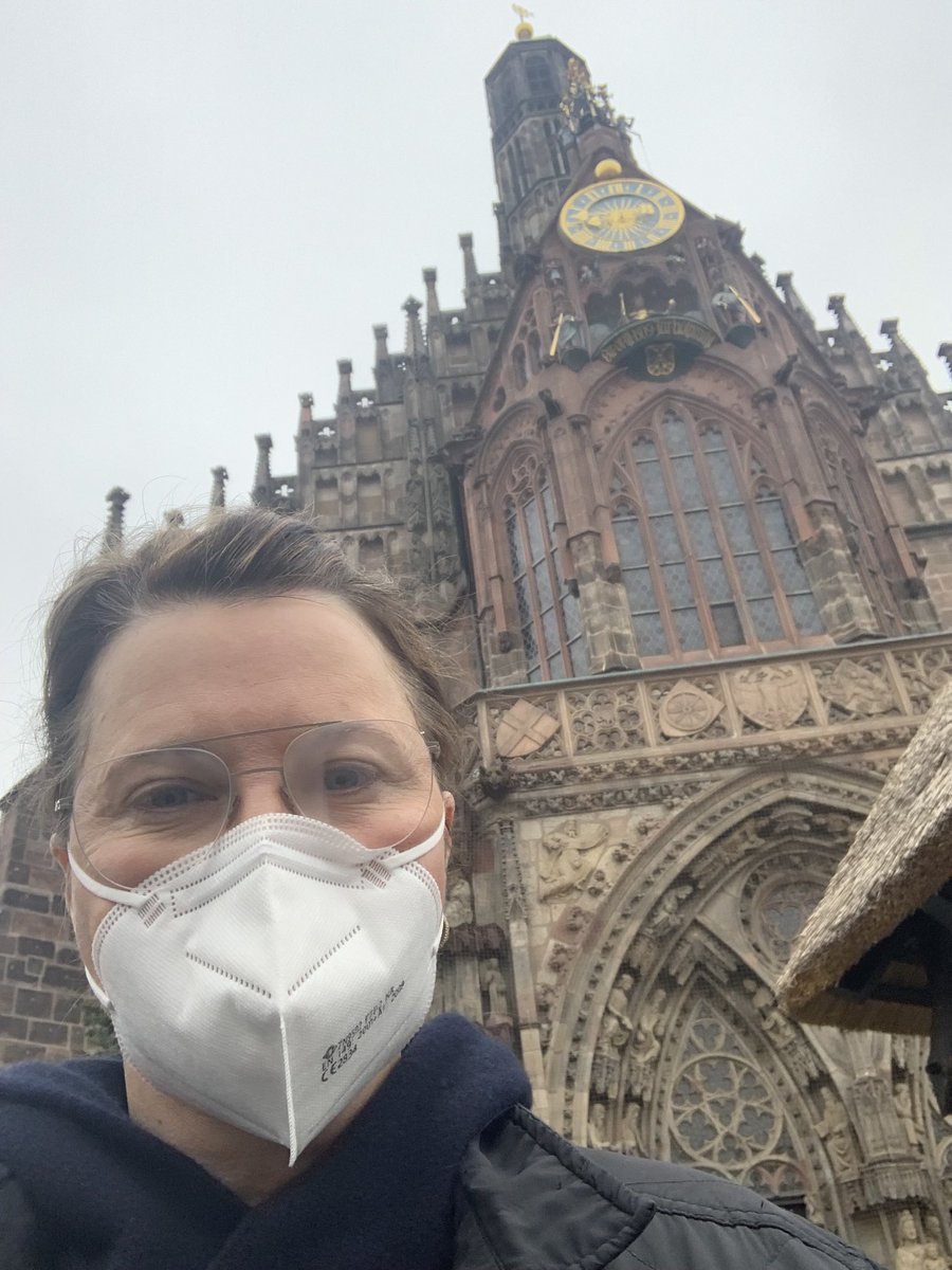 RealLucyLawless's tweet photo. Weihnachtsgrüße aus Bayern! https://t.co/HJ36Dz3FFx