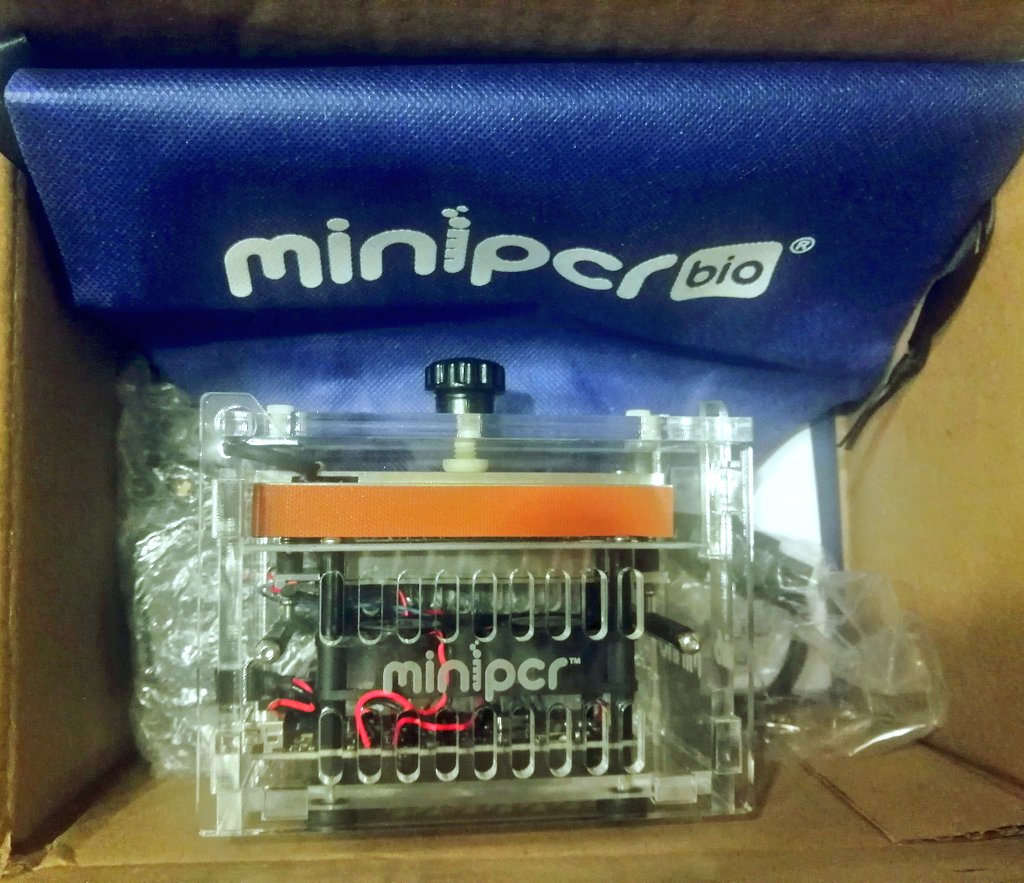 biomauro_rtg's tweet photo. Best gift EVER from @miniPCR!!
Just at time!

Next year we will use it to detect invasive species  on threatened ecosystems and the killer fungus Chytrid in amphibian communities in Andes of 🇪🇨 / @ZaneLibke @ReyesGrace @WalterQ7085 @Jokamy_
@axelpool

Thanks for #MiniPCR
@u_ikiam https://t.co/XcjfYVNdPP