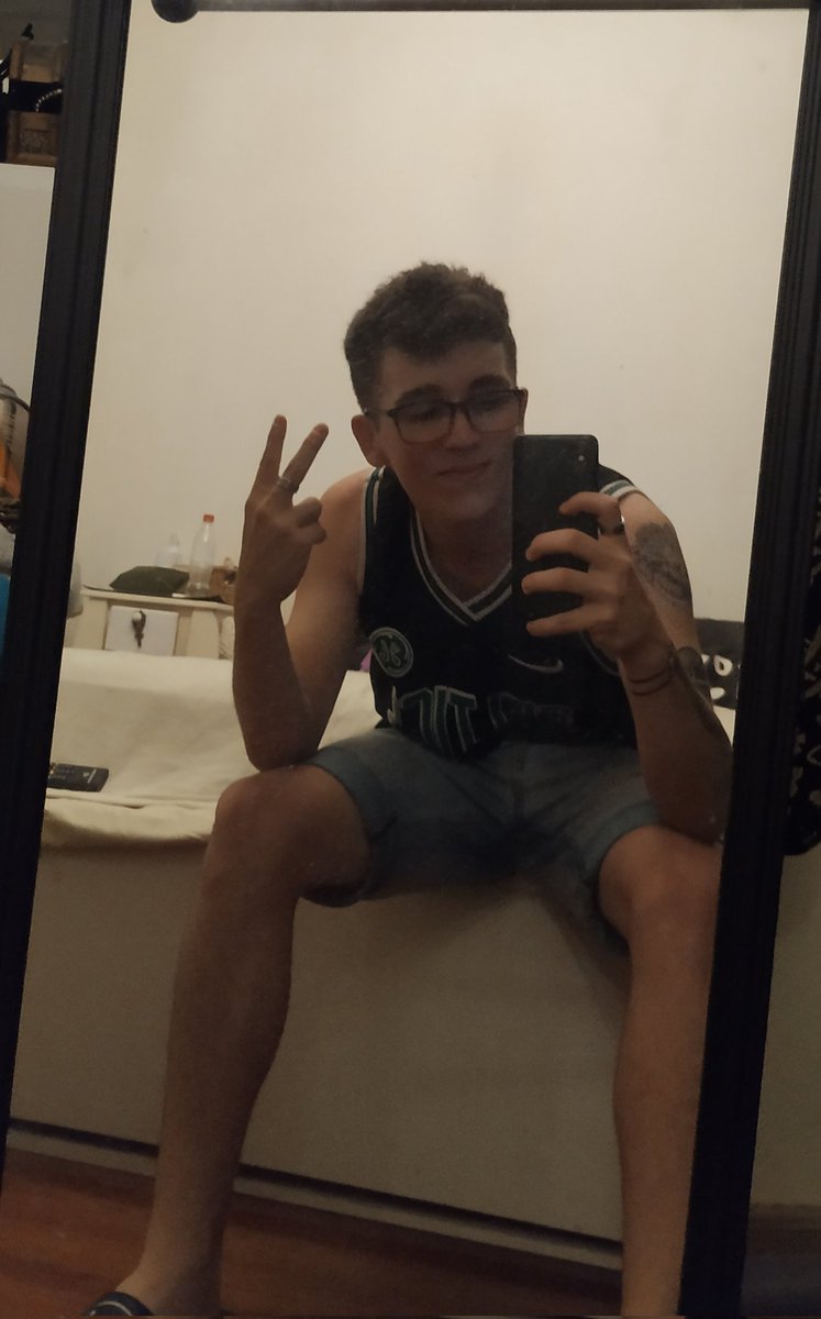 <a href="/procyonteam/">Procyon</a> @Naydruss21 @Rodrii_rms Cuando toca ser anfitrión hay que vestirse cómodo

NECESITO ver los outfits de <a href="/lyssan_m/">Lyssan</a> y <a href="/RomanCabrio/">r0M ⚡🎙️</a>