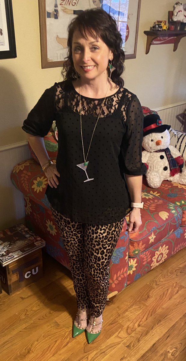 JeniML93's tweet photo. Merry Christmas and Happy Holidays to my Twitter fam. Love y’all 💋💋💋@MichaelKors #leggings @MaisonValentino #rockstuds #heels #shoes @BetseyJohnson #jewelry https://t.co/yDtPZAiQQQ