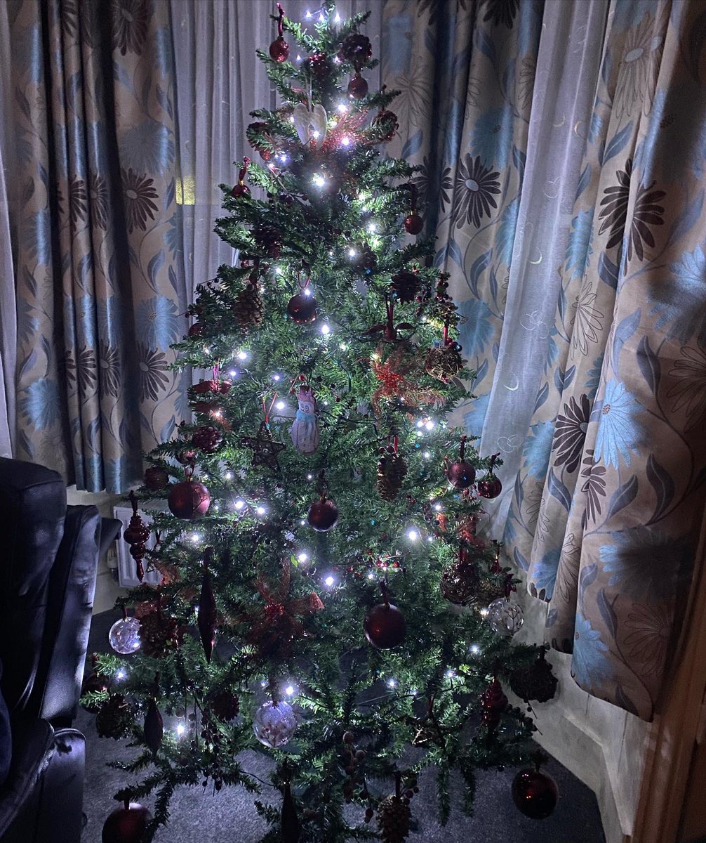 SarahSpooner19's tweet photo. Merry Christmas to all our family &amp; friends 🎄🎅🥂🍾 Enjoy precious time with your loved ones making memories 🥰 https://t.co/uYnGcu65ER