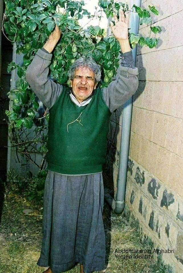 Yemen_documents's tweet photo. شاهد 📸 صورة قديمة وجميلة
لـ الشاعر الكبير #عبدالله_البردوني
الذي ��صف حكام العرب:
يخونون بمنتهى الإخلاص
يدمرون بلدانهم بكل وطنية
يقتلون إخوانهم بكل إنسانية
ويدعمون أعداءهم بكل سخاء

الرحمة والخلود لروحك الطاهرة
معلوماتكم!!
إنها #اليمن 🇾🇪
توثيق #ارشيف_اليمن_القديم https://t.co/MGwIuYqFGB