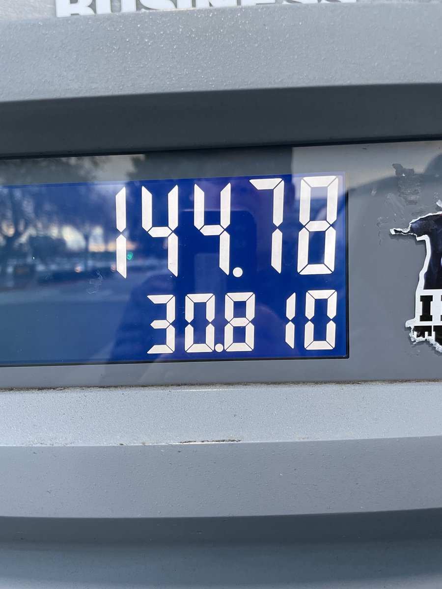 AandGShow's tweet image. Price to fill up an SUV in California…ja