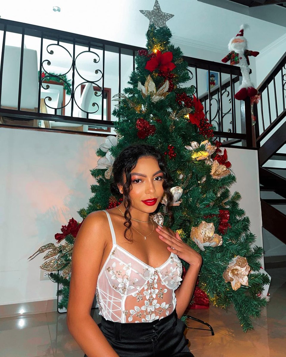 Daily_Celebz's tweet photo. 🤍🎄✨ Any Gabrielly 🤍🎄✨ https://t.co/3bj9anrGEH