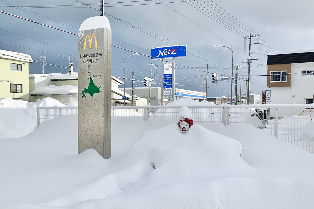 夜に遭遇したら怖すぎる 生き埋めw 稚内のマクドナルドで雪に埋もれたドナルドの様子 Togetter 夜に遭遇したら怖すぎる 生き埋めw 稚内のマクドナルドで雪に埋もれたドナルドの様子 Togetter