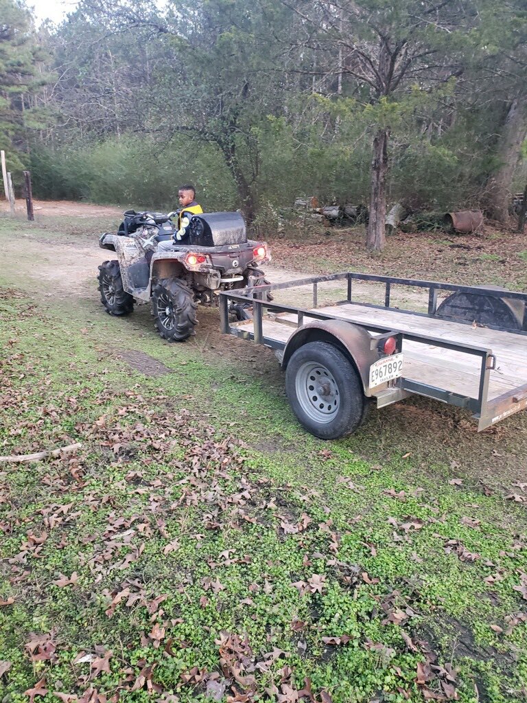 kimbernique's tweet photo. Merry Christmas Eve! #CountyLiving #Louisiana #Heforgothisboots https://t.co/wAzpAjmEy2