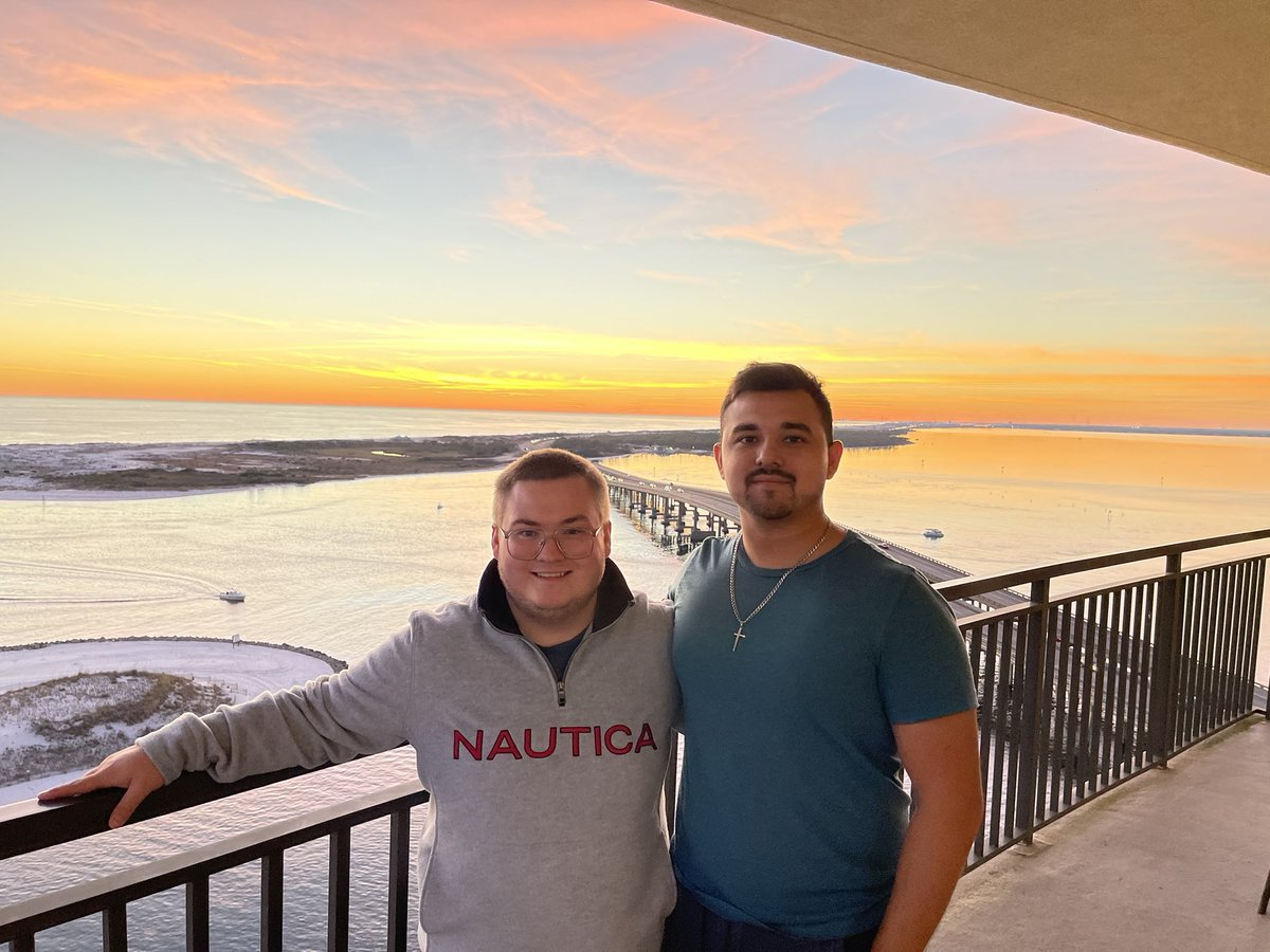 lewis345's tweet photo. Merry Christmas! Blessed to have been able to spend it with the most important person in my world! 

Mucho cariño para ti y tu familia esta Navidad. 🎄 https://t.co/IllA9quWjR