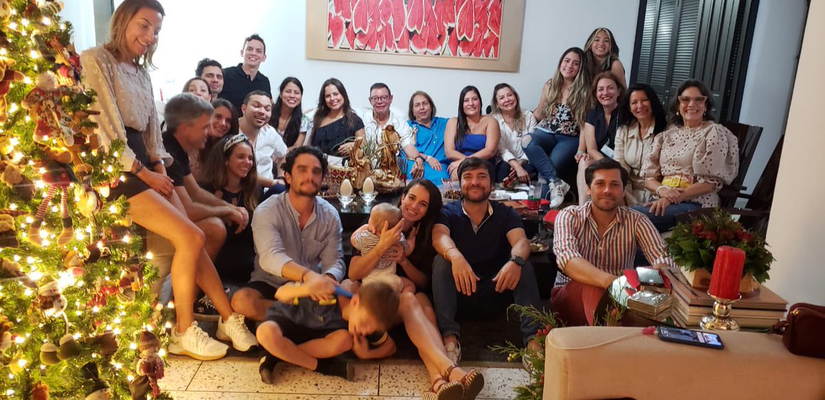 Después de dos años sin tener a la mayor parte de mi familia en la ciudad, regresa 'El vacile de los Heins', nuestra reunión anual. Reencuentros que recargan. ¡Feliz Navidad!🎄