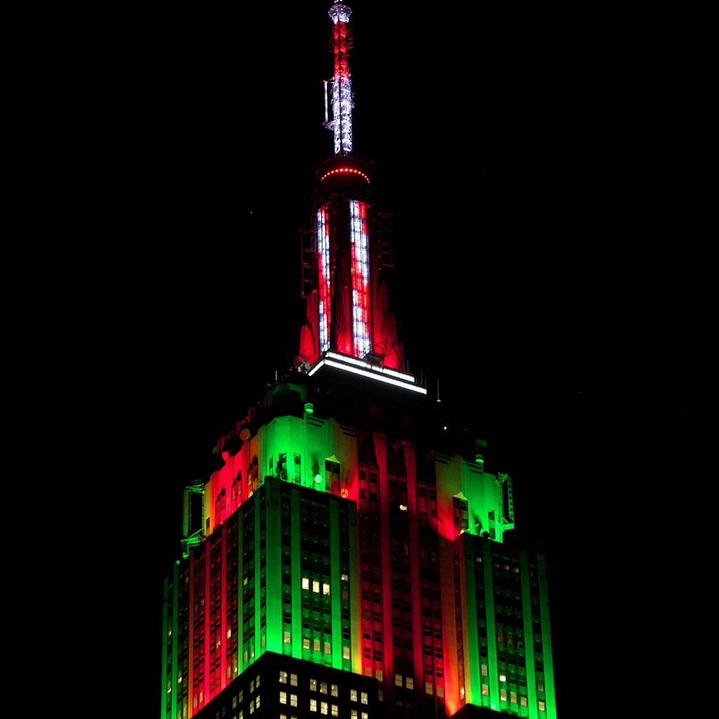 FashionweekNYC's tweet photo. Merry Christmas from New York City🎄🎁🎅 https://t.co/11RMYGVki6