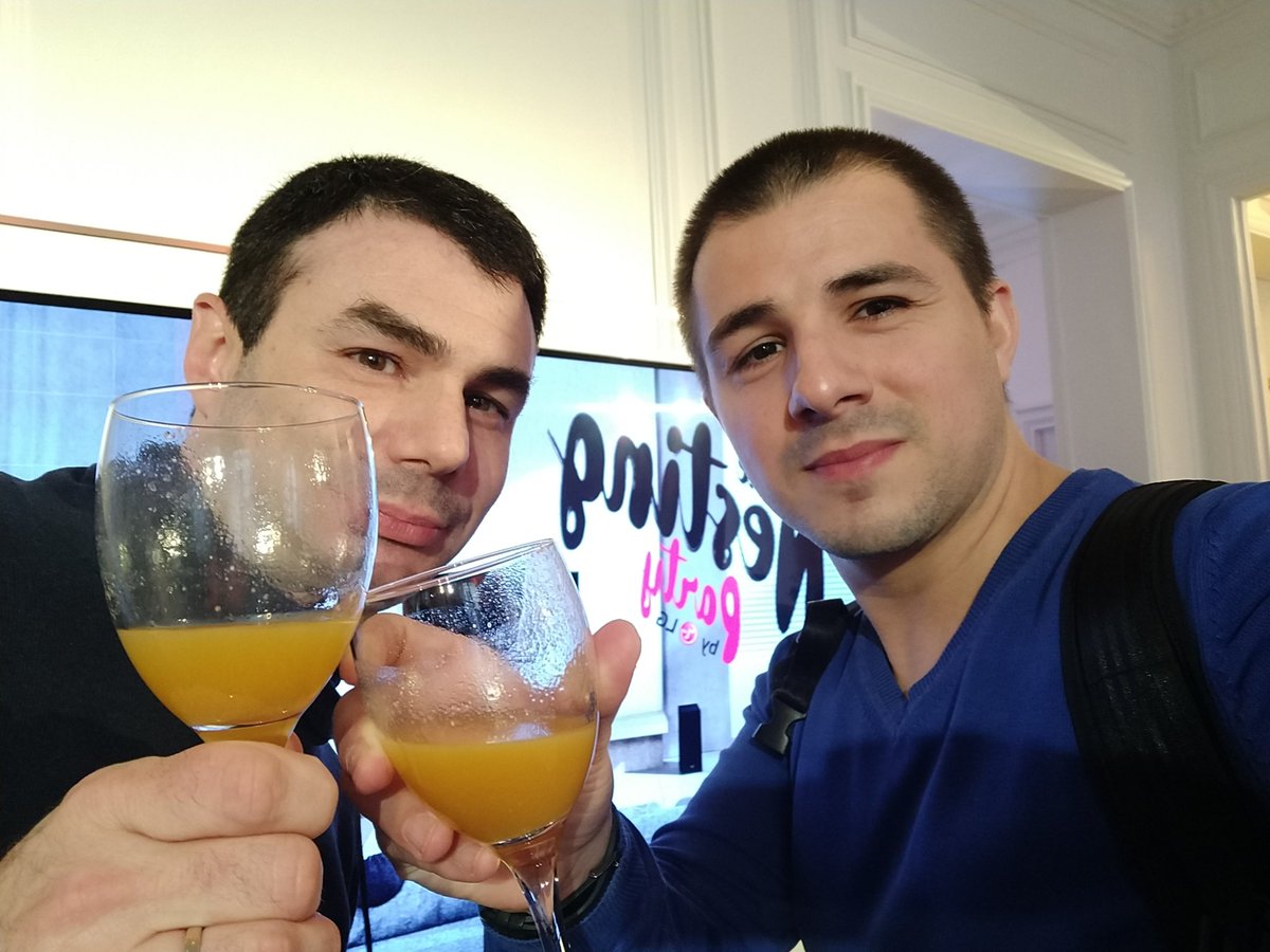 Math_DosSantos's tweet photo. Toute l'équipe vous souhaite un joyeux Noël 🥂🎅🎁
On espère que vous avez été gâtés et avez passé une belle soirée de réveillon https://t.co/GBsaWP5RBu