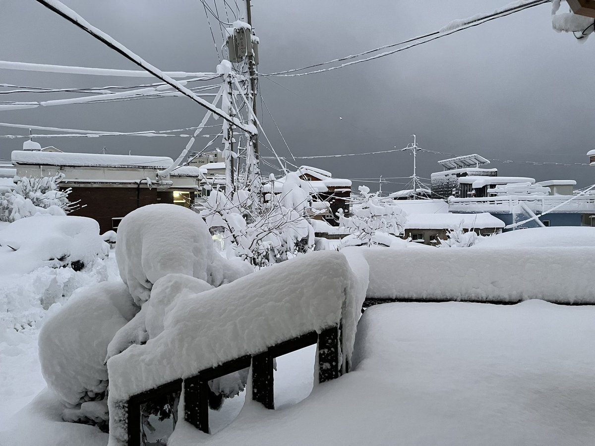 HyunACho_'s tweet photo. ❄️겨울왕국❄️
현실은 삽질만 2시간과 고립 😥 https://t.co/Geyoxxs6Iz