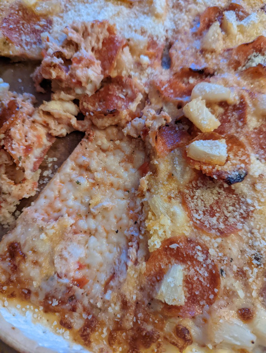pennykenrod's tweet photo. The offending pizza. Yes there's pineapple. Get over it https://t.co/MtBYUBpiAR