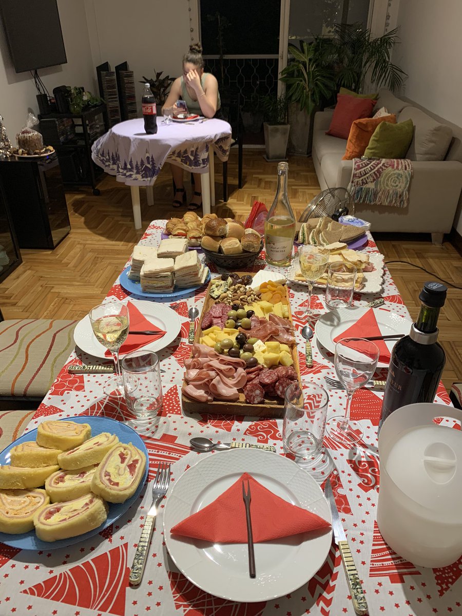 tutefunado's tweet photo. Allá la persona que arruinó la navidad https://t.co/N08cxHw1gz