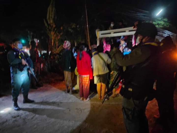 khinkhinmyint92's tweet image. #แม่สอด
อยากให้เรื่องนี้มันจบเร็วที่สุดเท่าที่จะเร็วได้ไม่อยากเห็นคนในประเทศตัวเองต้องมานั่งระแวงหลบกระสุนระเบิด..ความรู้สึกตอนนี้ทั้งโมโหทั้งอยากจะร้องไห้...ประชาชนตาดำๆไม่ควรมาเจออะไรแบบนี้(ประเทศไหนก็ไม่ควรเจอ)ก็นั่นแหละไอ้พวกเห*้ยมันตายยากตายเย็นจริงๆ😡