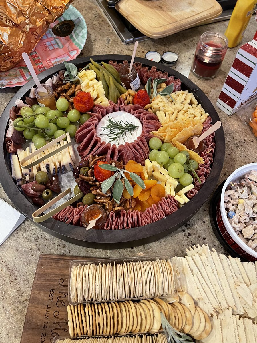 Txdomer97's tweet photo. Christmas Diversity!! ๐ #Tamales #Charcuterie #FideoLoco #Chili https://t.co/eYVpe5Q07w