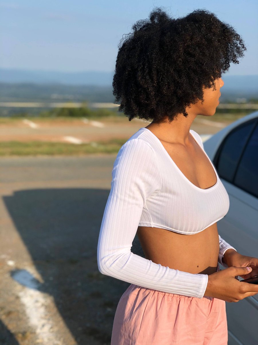 bugg_kourtney's tweet photo. Forgot to post my yearly natural hair update, but I have no new photos so we repeating old favs💀…4 years strong I think😂 https://t.co/WtgVomqOfN