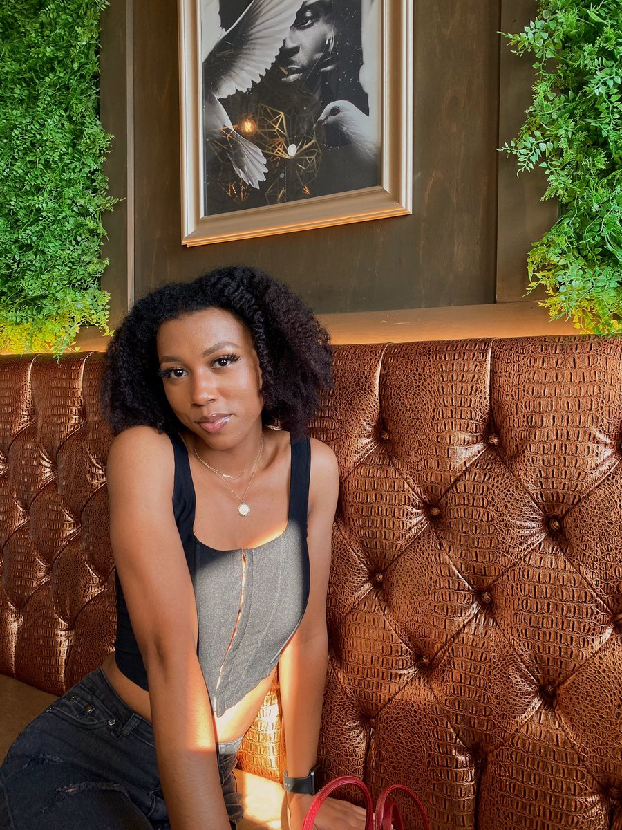 bugg_kourtney's tweet photo. Forgot to post my yearly natural hair update, but I have no new photos so we repeating old favs💀…4 years strong I think😂 https://t.co/WtgVomqOfN