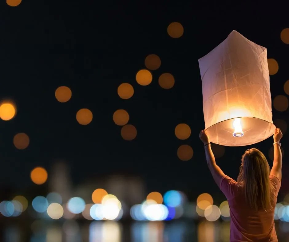 A silent night
A star above
A blessed gift of hope and love. 
𝙈𝙚𝙧𝙧𝙮 𝘾𝙝𝙧𝙞𝙨𝙩𝙢𝙖𝙨 🎄