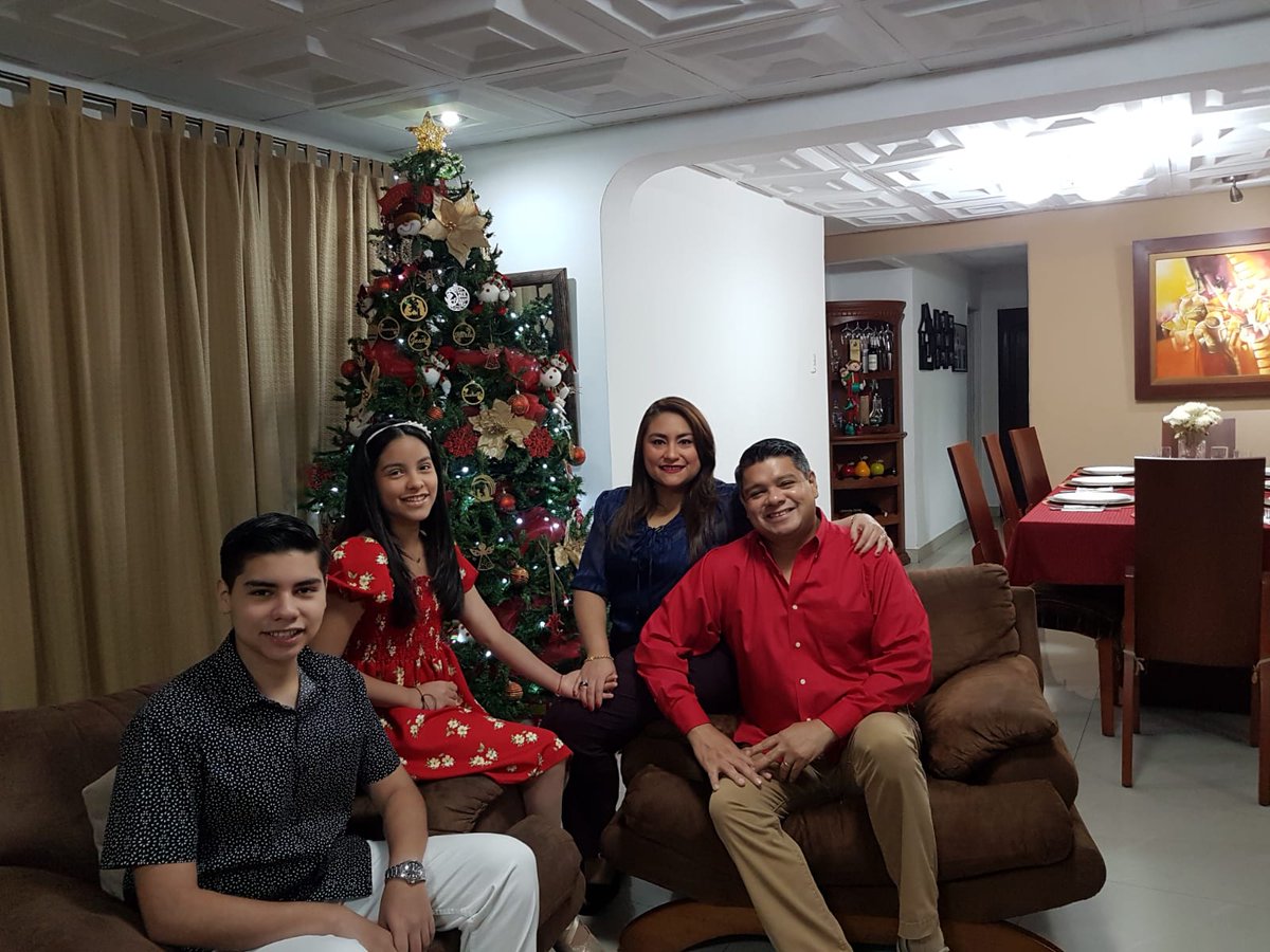 Que tengan una #FelizNavidad y #SantaNavidad porque recordamos que nuestro #Jesucristo vino para salvarnos, que nuestro #corazón se llene siempre de humildad y solidaridad