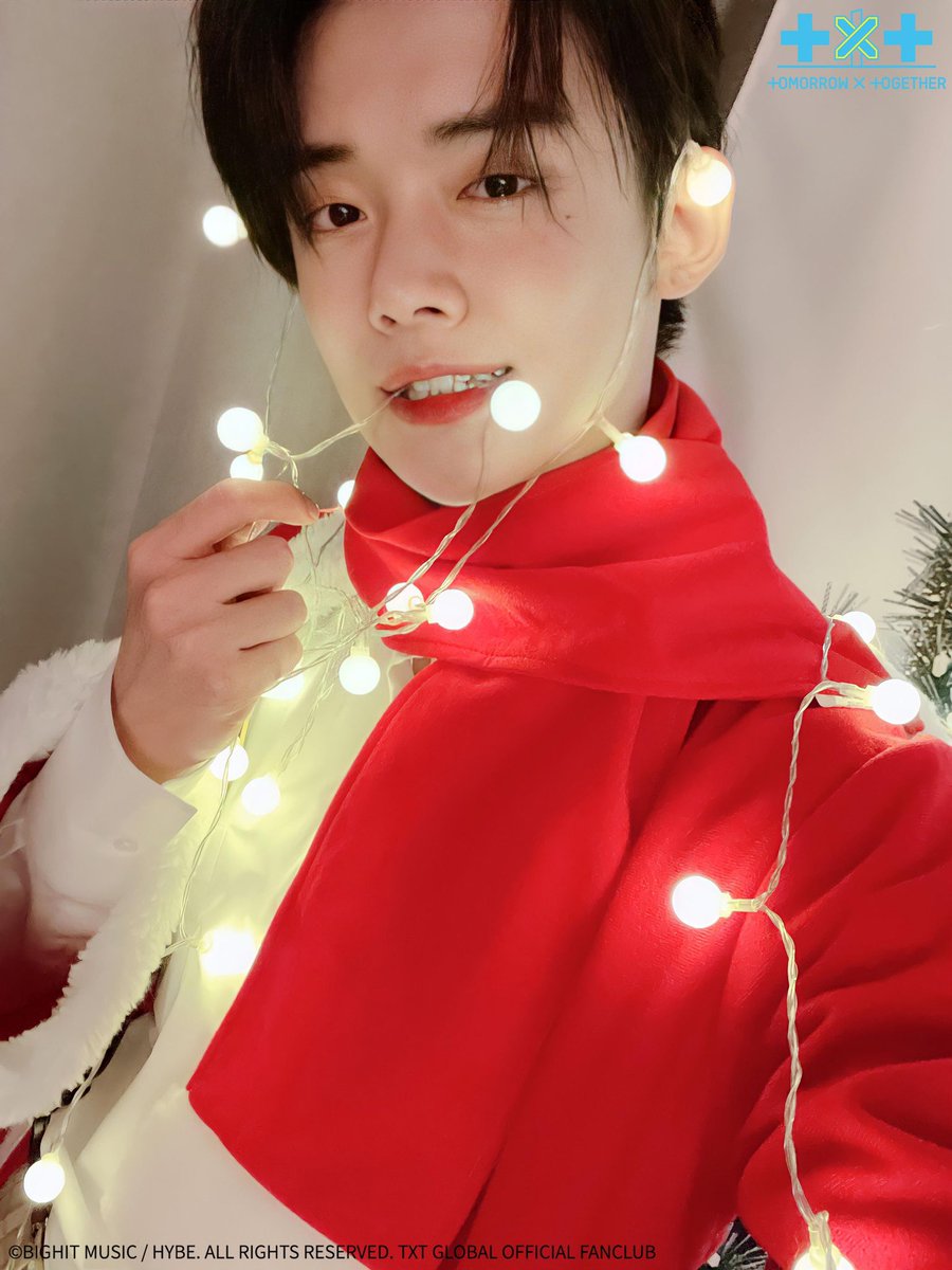 txt_sarangdan2's tweet photo. Happy Holidays with YEONJUN https://t.co/IFzvbCL02b