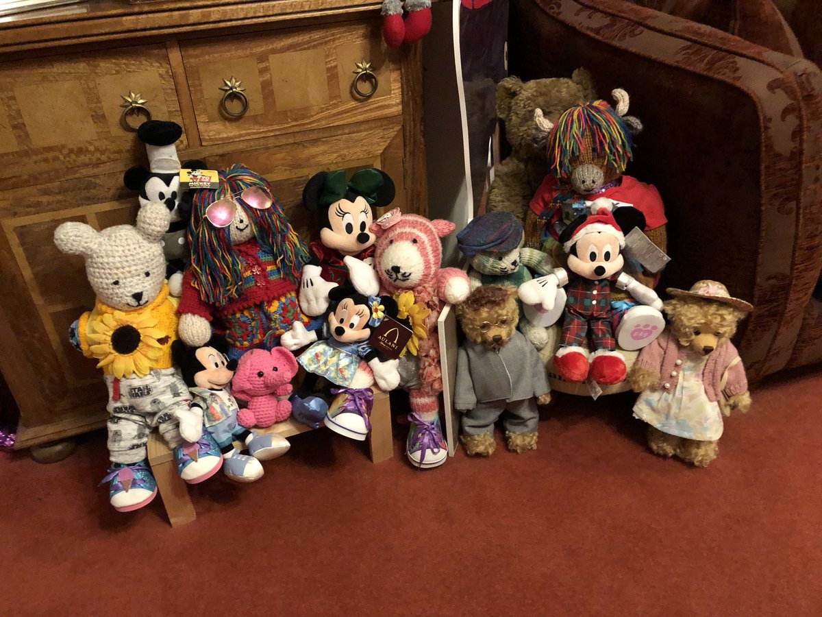 BarraAndCarly (@barraandcarly) on Twitter photo Thank you <a href="/TourGuideTed/">🇺🇦TourGuideTed©🧸🏳️🌈🐦🇪🇺</a> for our wonderful Santa Mickey, he has settled in very well and we hope he has hidden lots of pressies under the Christmas tree!🎄<a href="/HermioneRBowian/">Hermione Rainbowian</a> has become his best pal, she must be looking for the biggest pressie! Have a wonderful Christmas 🎅🏻xx😘 Thank you <a href="/TourGuideTed/">🇺🇦TourGuideTed©🧸🏳️🌈🐦🇪🇺</a> for our wonderful Santa Mickey, he has settled in very well and we hope he has hidden lots of pressies under the Christmas tree!🎄<a href="/HermioneRBowian/">Hermione Rainbowian</a> has become his best pal, she must be looking for the biggest pressie! Have a wonderful Christmas 🎅🏻xx😘