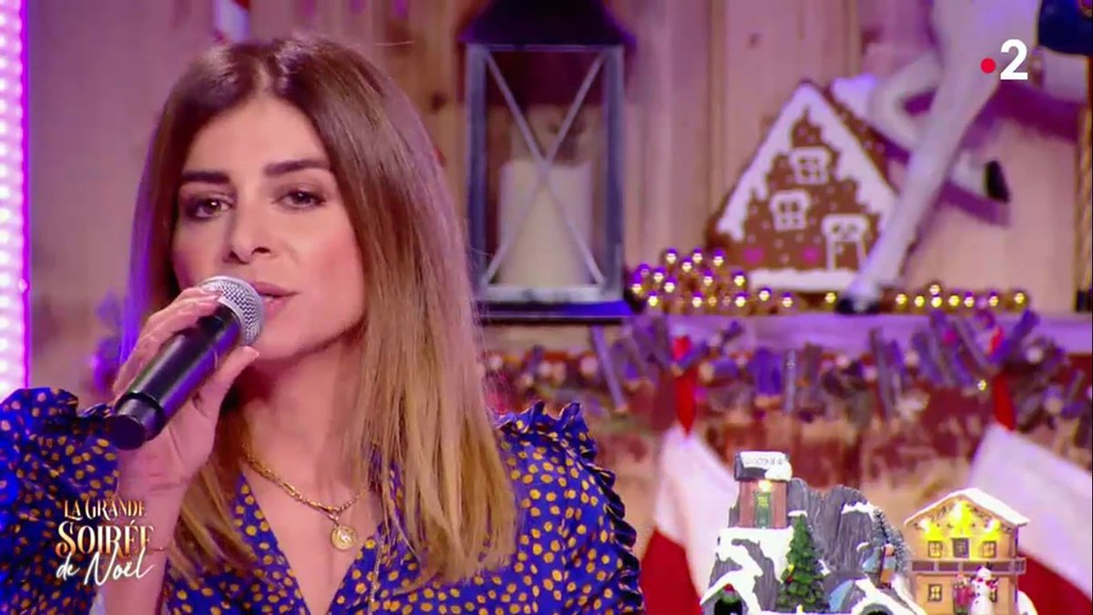JulieZbyDE's tweet photo. #Lesamis Vous voulez (re)voir la superbe reprise de #ThisIsChristmas par notre belle @juliezenattioff dans #LaGrandeSoireedeNoel ? Rendez-vous à ce lien pour revivre ce beau moment en #Replay ! -> https://t.co/36Ge3T072X

#JulieZenatti #Noel ♥ 📺Et Joyeux noël à tous ! https://t.co/uP6F2z8ZI2