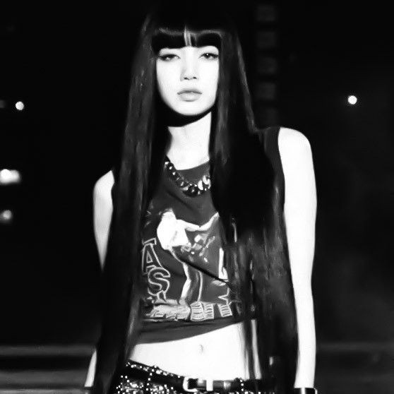 🌸 thinking about (@lalisamyflower) on Twitter photo 