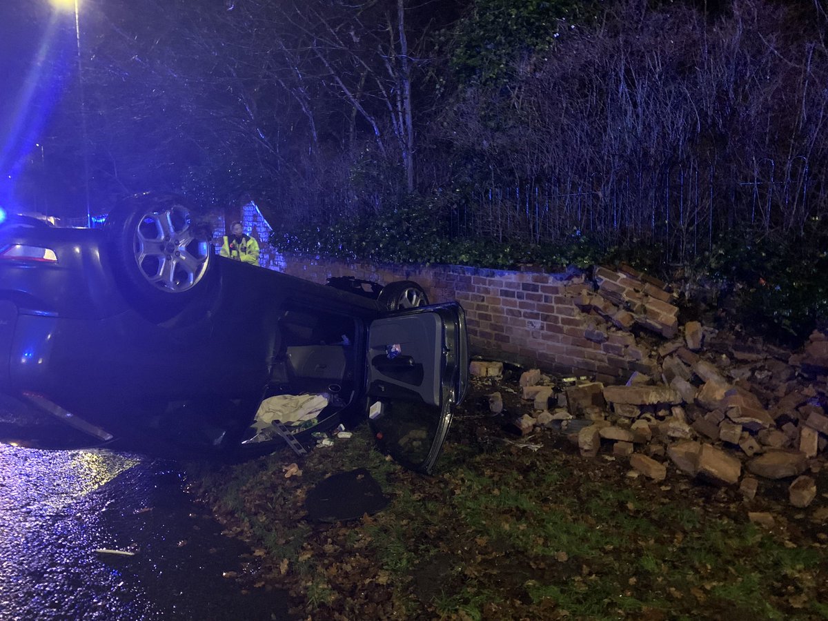 Stourbridge PRL in attendance at an RTC.1 car vs wall.Thankfully no persons injured.Please drive safely to ensure a happy Christmas #drivesafely