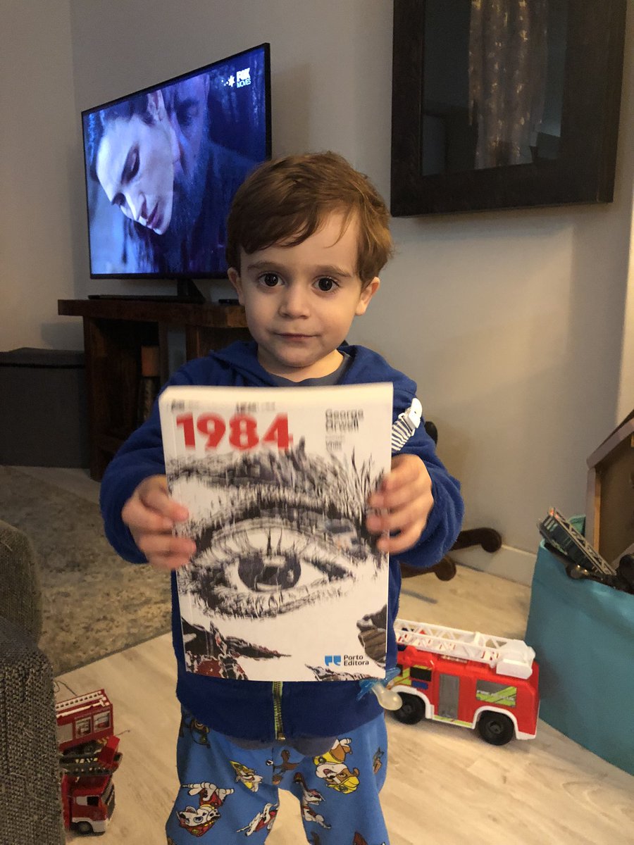 Achei uma boa prenda para alguém com 3 anos, não percebo a cara de desagrado .