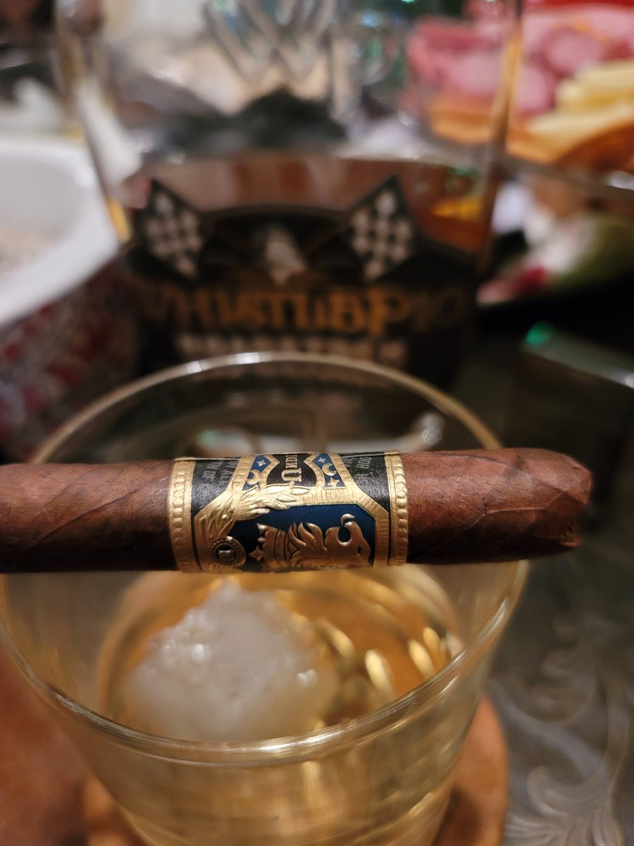 MonstaTatted's tweet photo. Enjoying this Christmas Eve with whistle pig roadstock and a 10 year anniversary undercrown cigar. https://t.co/0aogflh1OT