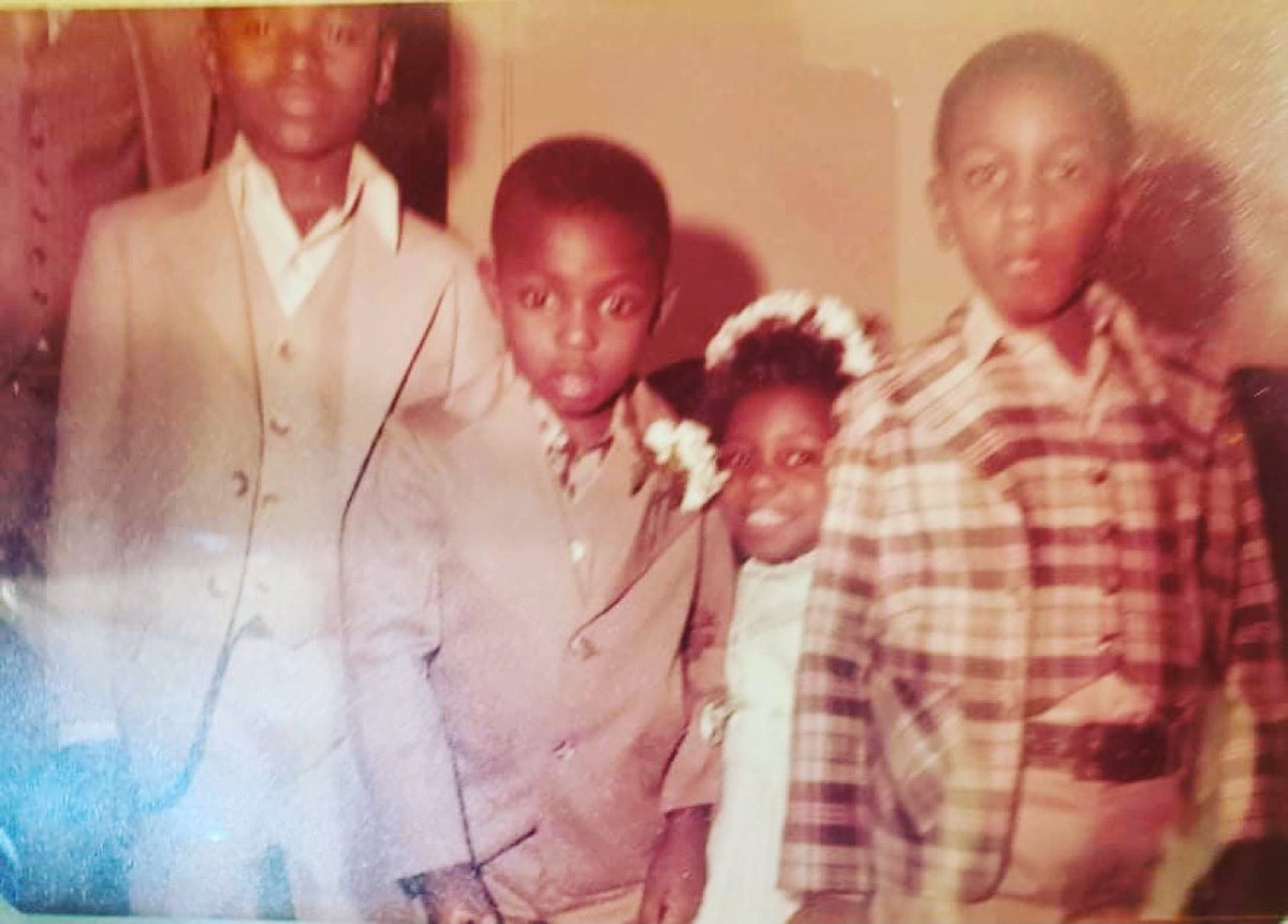 HoopsForHaiti12's tweet photo. #FBF Man the quality of the picture says it all lol. My brother Jamill, nephew Ricardo, niece Thati, and myself. Good ole days ๐คฃ๐คฃ๐คฃ๐! #GotToCoordinate #HaitianKids ๐ญ๐น #RaisedWithLove #JeanPierreFamilly https://t.co/BybhAkijOA