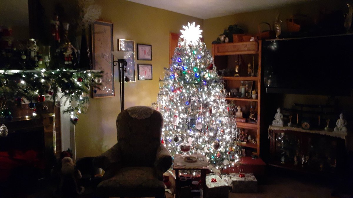 Taylor08536790's tweet photo. Merry Christmas to everyone here in Twitter land,  wishing everyone a great holiday season 🎅🎄☃️🤶 https://t.co/vkOSAvrLMu