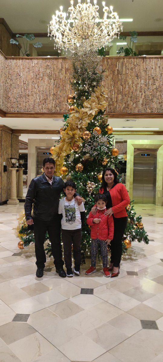 🔴Apreciados amigos 😄😄
Dios bendiga mucho 🙏🙏la vida de cada uno 🧔👩‍🦰👨‍👩‍👦‍👦.       
Hoy recordemos que Jesús vino "...para anunciar a todos que: “¡Este es el tiempo que Dios eligió para darnos salvación!”»
Lucas 4:19 TLA    
FELÍZ NAVIDAD🎄