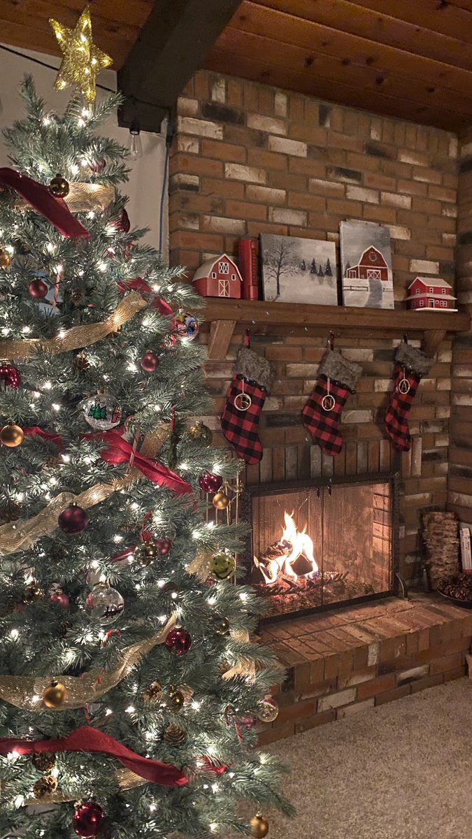 NeilEnock's tweet image. Christmas Eve #MugShotz!  😊🎄🥂🎼❄️