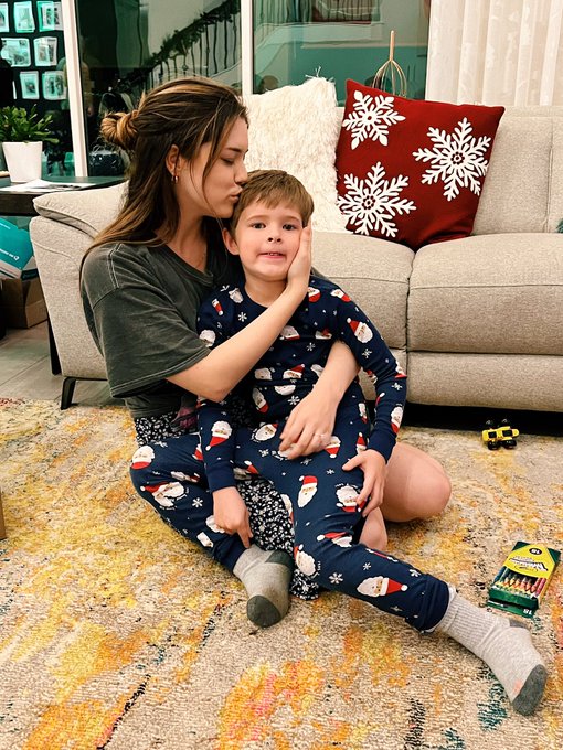 Merry Christmas from Auntie Lauren and Jameson 🎄 https://t.co/QLUMWbcdoD<a href="/tag/fitnessretreat"class="tags"><span>#fitnessretreat</span></a>