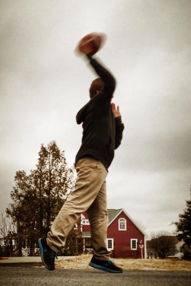 Colton_Walker's tweet photo. @RickyyChops Do you not see the form ? I’m a youth football legend lemme learn u real quick😹💯💦 https://t.co/AezN8fsFMR
