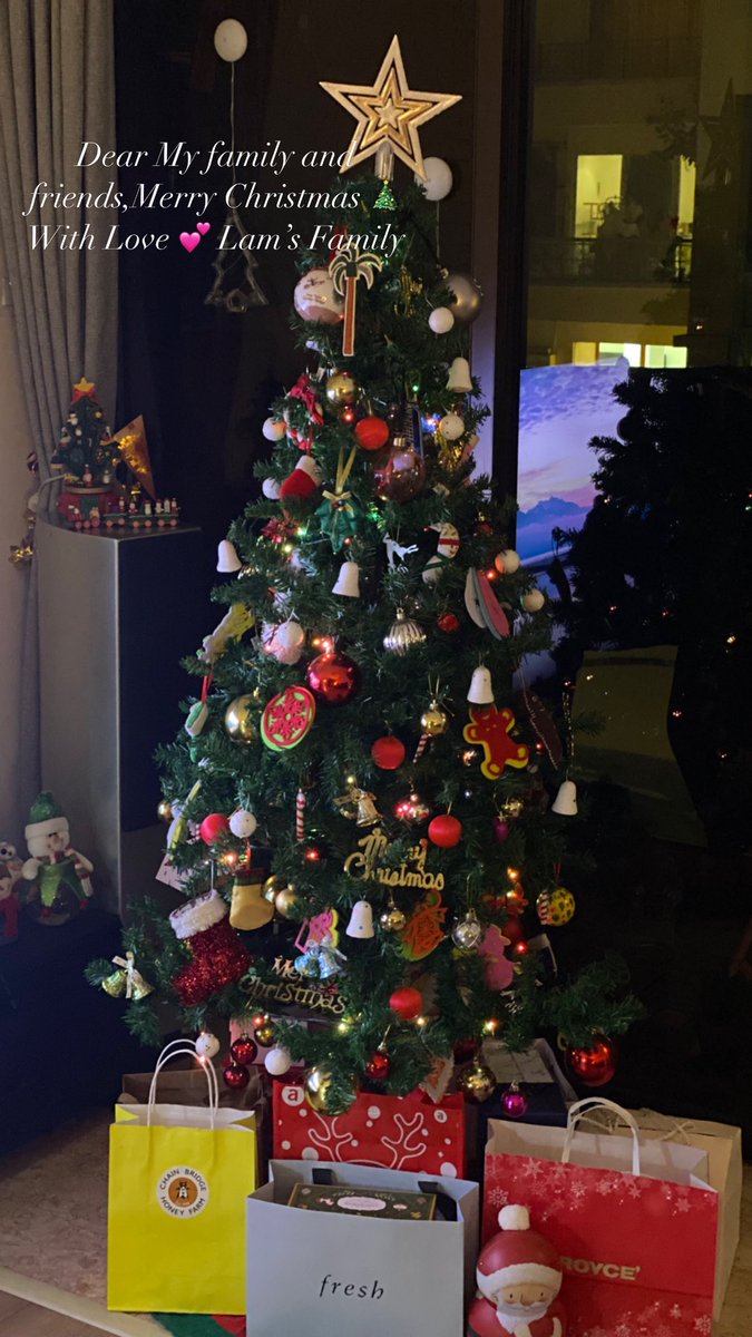 JT33817713's tweet photo. Merry Christmas 🎄🎅🏻🎈to everyone https://t.co/B5lPIuxFU5