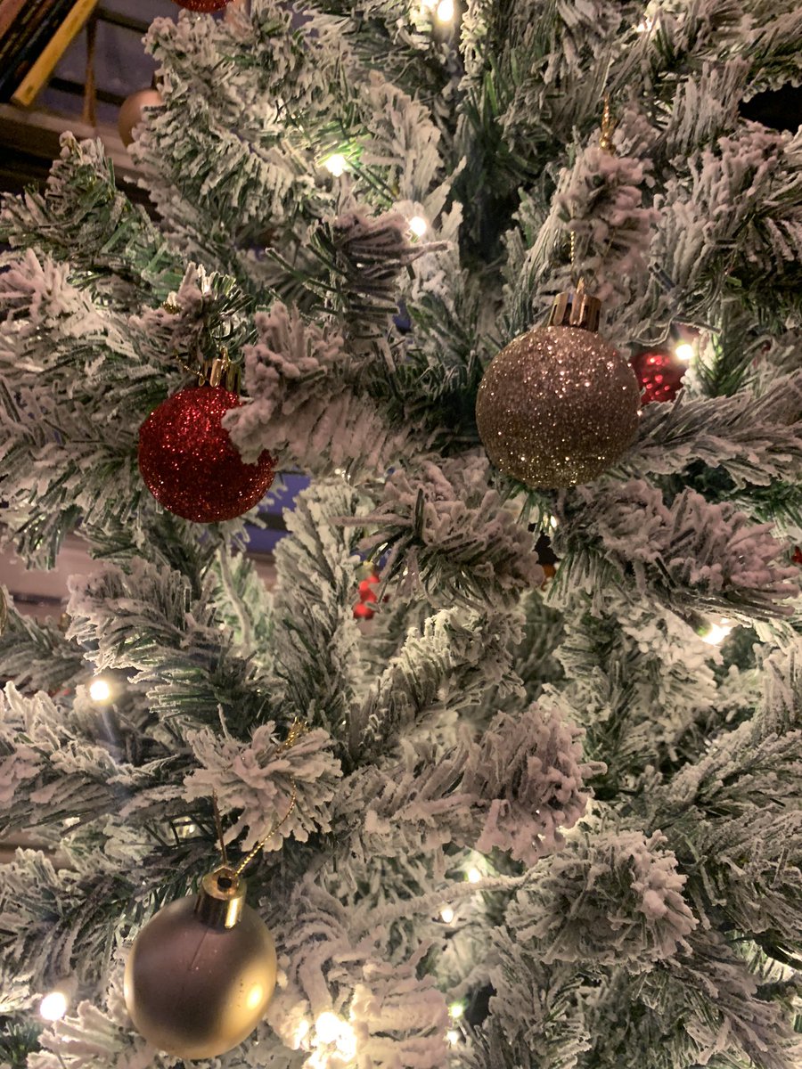 KEChocDrop's tweet photo. Happy Holidays 🎄 #livelaughlove #smile #nyc #blackexcellence #blackqueen #blacklivesmatter #buyblack #bankblack #investinblackwomen #christmastree #christmastime https://t.co/vzseoCgDcE