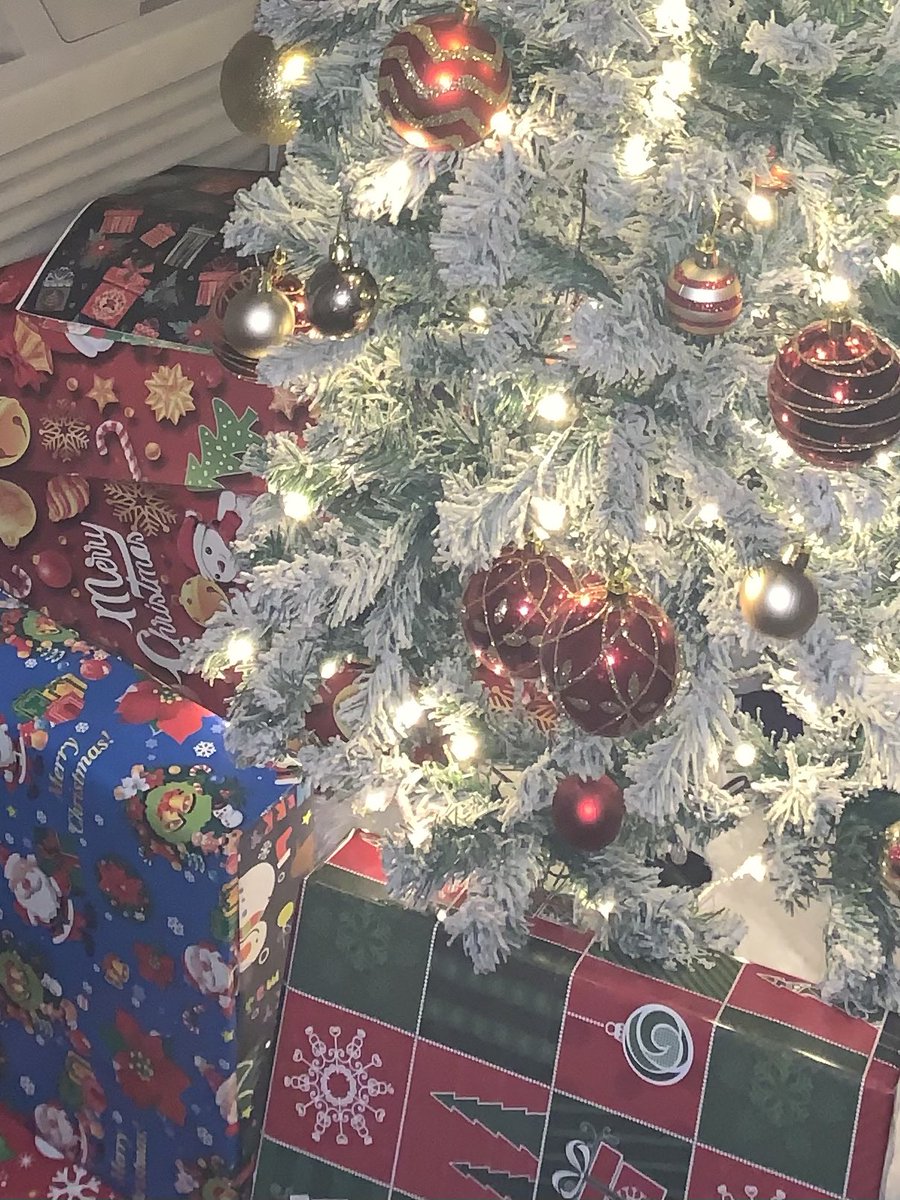 KEChocDrop's tweet photo. Happy Holidays 🎄 #livelaughlove #smile #nyc #blackexcellence #blackqueen #blacklivesmatter #buyblack #bankblack #investinblackwomen #christmastree #christmastime https://t.co/vzseoCgDcE