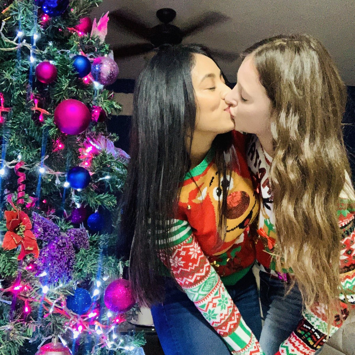 tefylaz's tweet photo. Feliz Navidad😍❤️🎄🎅 #Teamooooo❤️❤️❤️ @Roseannitaa https://t.co/I7pUHWopUw