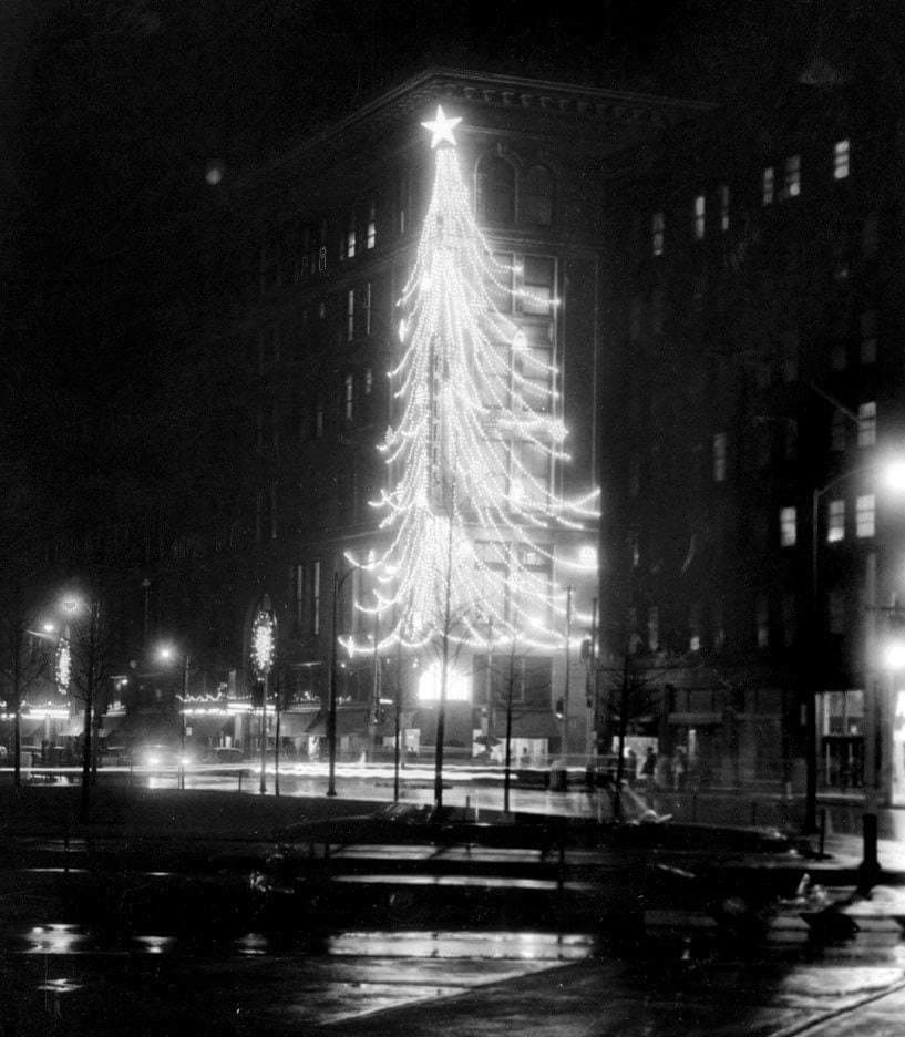 OddPittsburgh's tweet photo. Wishing all of #Pittsburgh a Happy Holiday!!

(From the #Pittsburgh Sun-Telegraph, 1956) https://t.co/MUNigUNeUs