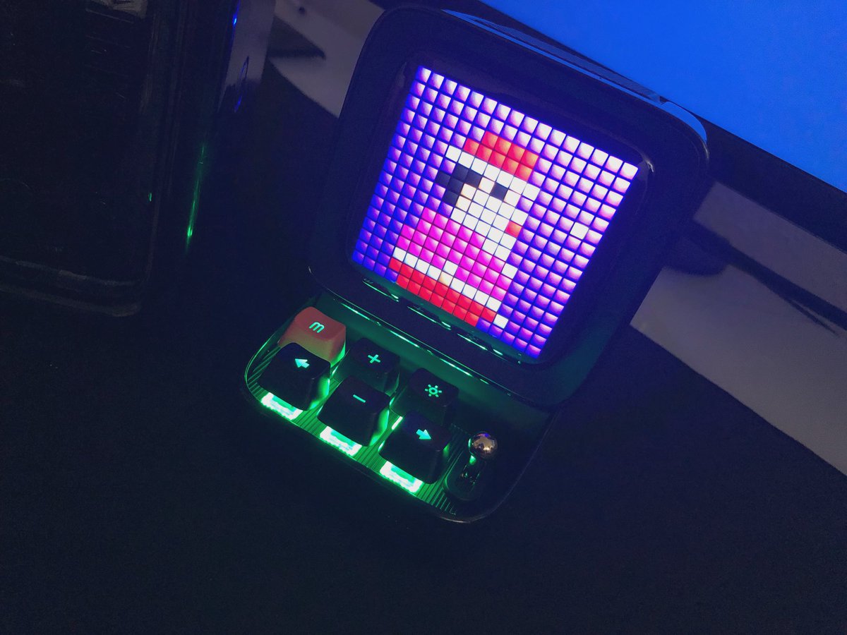 Divoomのスピーカー届いたぁ😎

色々機能あるし
ゲームできるスピーカーはすごい。