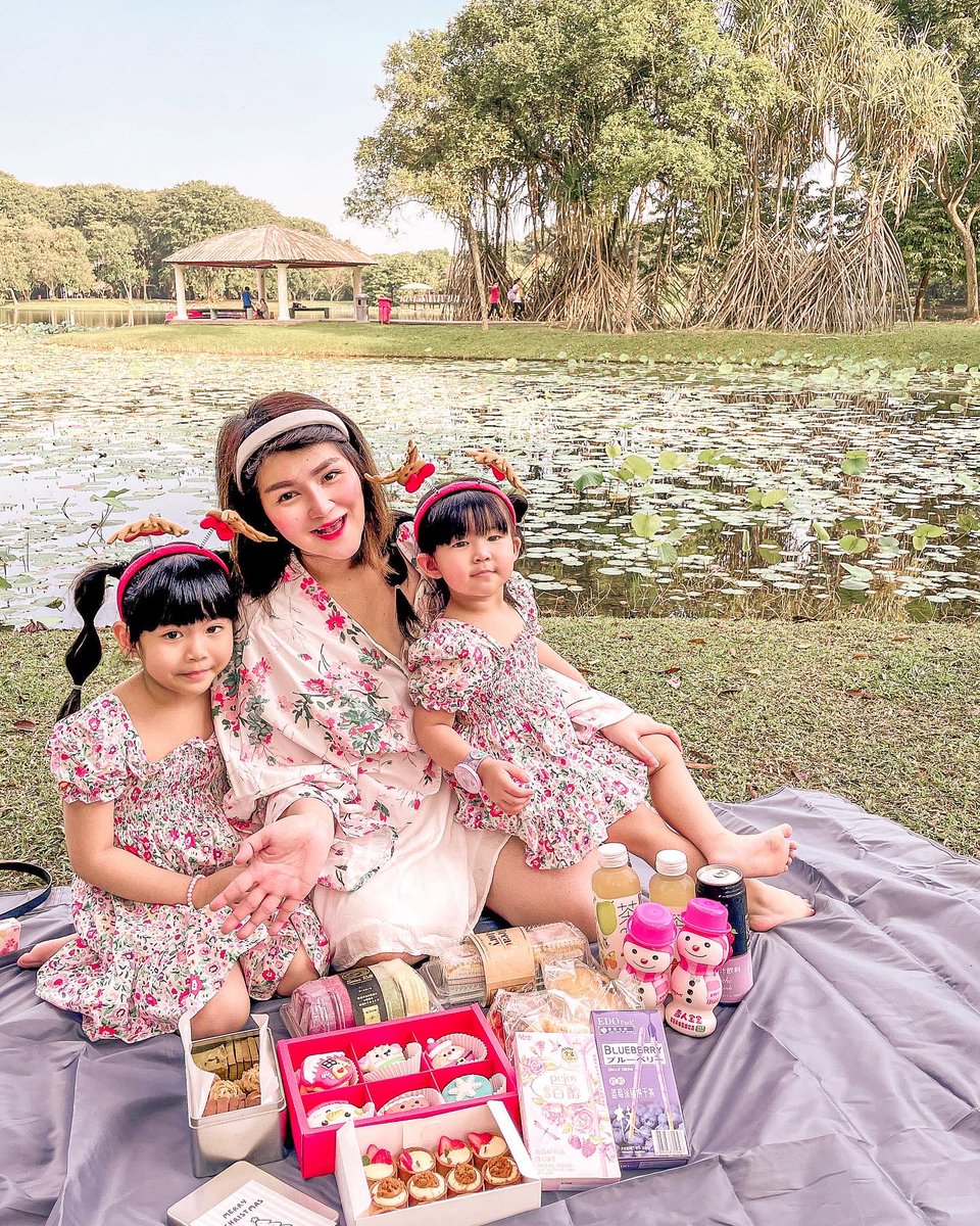 HauShermine's tweet photo. Merry Christmas all My friends🎅🎄

Hope you guys enjoy your holiday today🥰

May yours dreams come true💖

Picnic dengan anakku😬 https://t.co/71exGL6G1Q